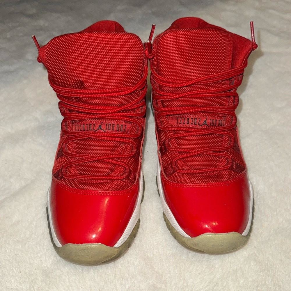 JORDAN 11 RETRO